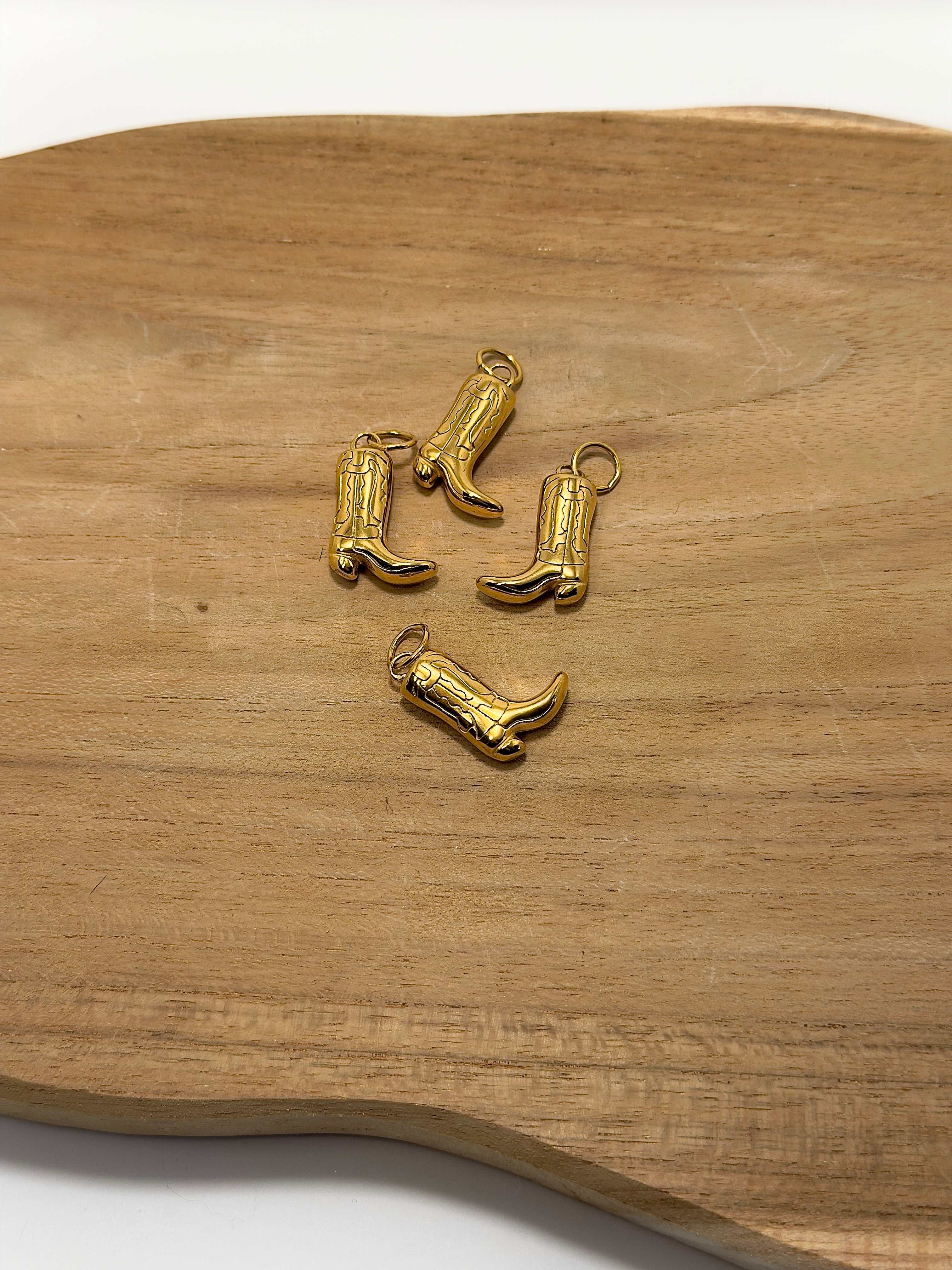 Breloque santiague détaillée en acier inoxydable doré 