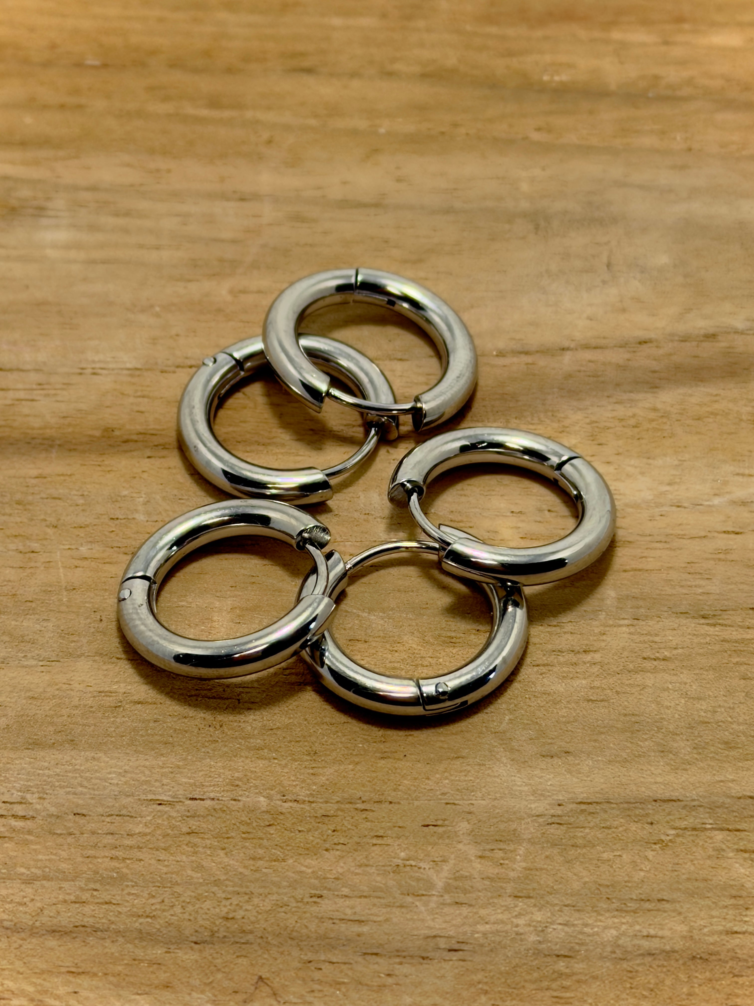 créoles argentées prêtes pour personnalisation