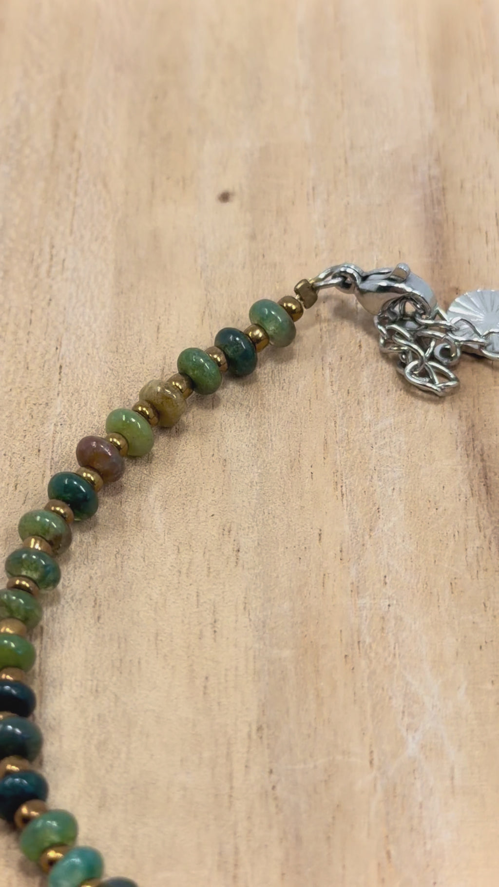 Vidéo bracelet Madrid en pierres naturelles pour homme